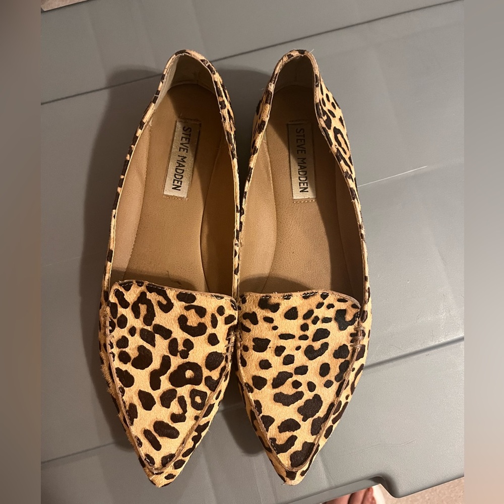 Steve Madden feather flats 7.5